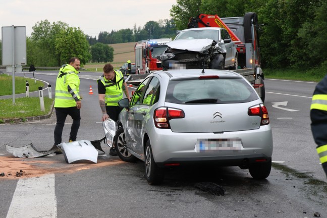	Schwerer Kreuzungsunfall auf Wallerner Straße in Pichl bei Wels fordert zwei Verletzte