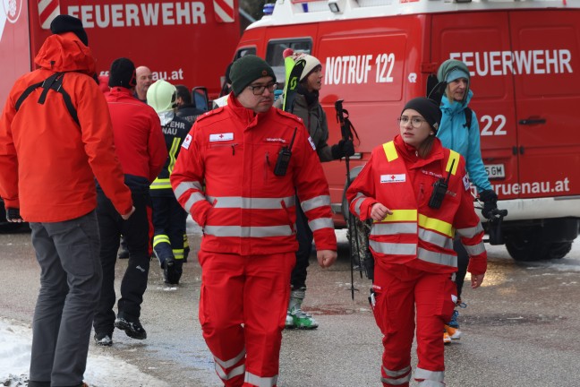 Grnau im Almtal: Groe Evakuierungsaktion nach Defekt einer Liftanlage im Skigebiet am Kasberg