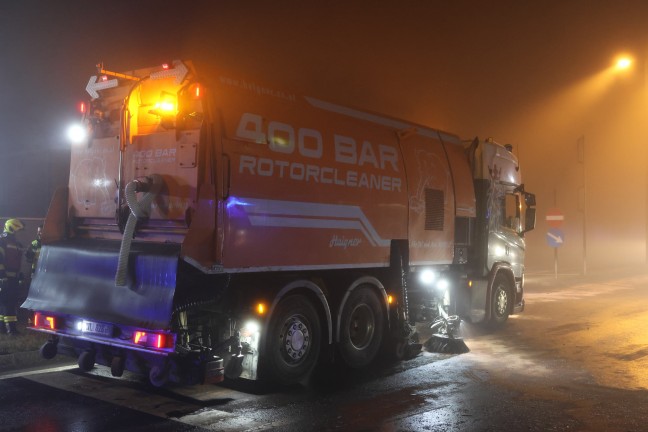 Verfolgungsjagd endet an Straßensperre in Traun mit schwerem Crash und fünf teils Schwerverletzten