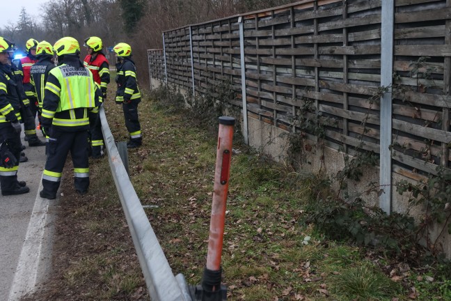 Verkehrsunfall: Autolenkerin bei Kronstorf auf Leitschiene aufgefahren