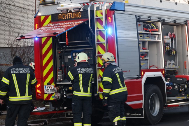 Schwieriger Lscheinsatz: Brand eines getftelten Stromspeichers in einem Wohnhaus in Geboltskirchen