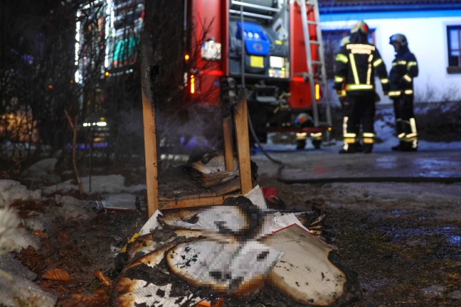 Kaminofen angeheizt: Einsatz der Feuerwehr bei Brand in einem Wohnhaus in Grnau im Almtal