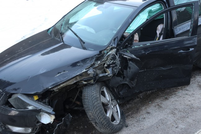 Schwerer Verkehrsunfall auf Pyhrnpass Strae in Spital am Pyhrn fordert drei Verletzte