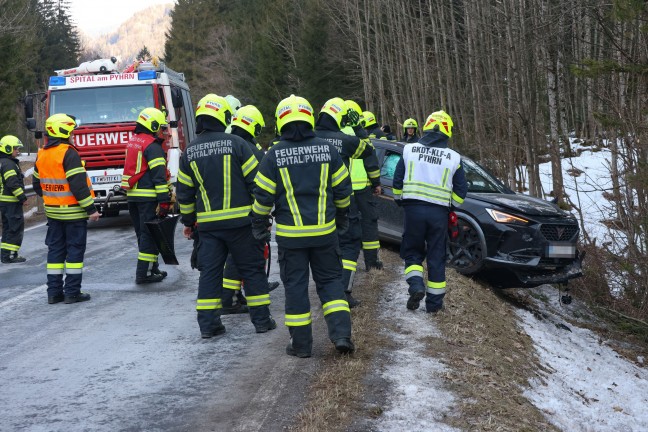 Schwerer Verkehrsunfall auf Pyhrnpass Strae in Spital am Pyhrn fordert drei Verletzte