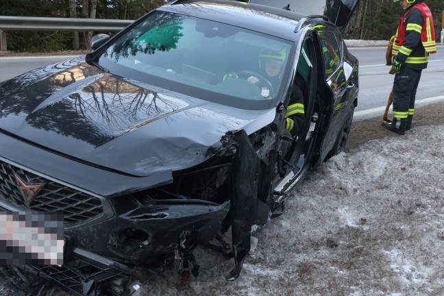 Schwerer Verkehrsunfall auf Pyhrnpass Strae in Spital am Pyhrn fordert drei Verletzte