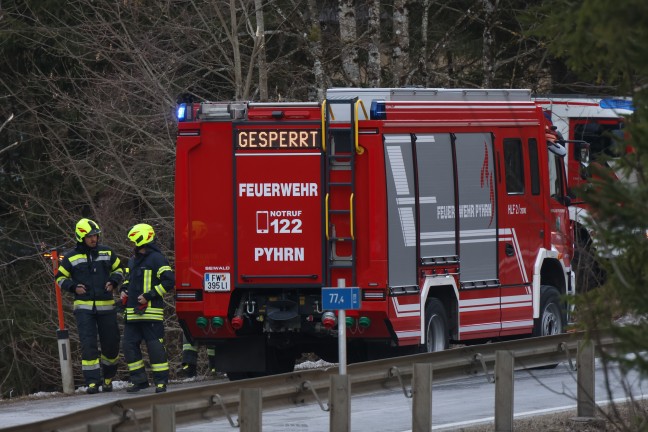 Schwerer Verkehrsunfall auf Pyhrnpass Strae in Spital am Pyhrn fordert drei Verletzte
