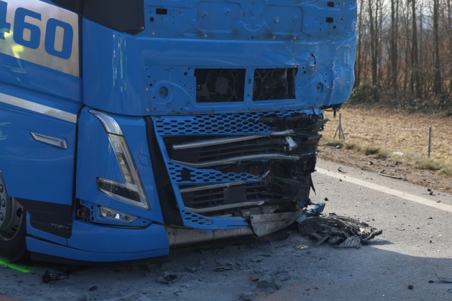 Tdlicher Frontalcrash: Autolenker auf Steyrer Strae bei Kronstorf tdlich verunglckt