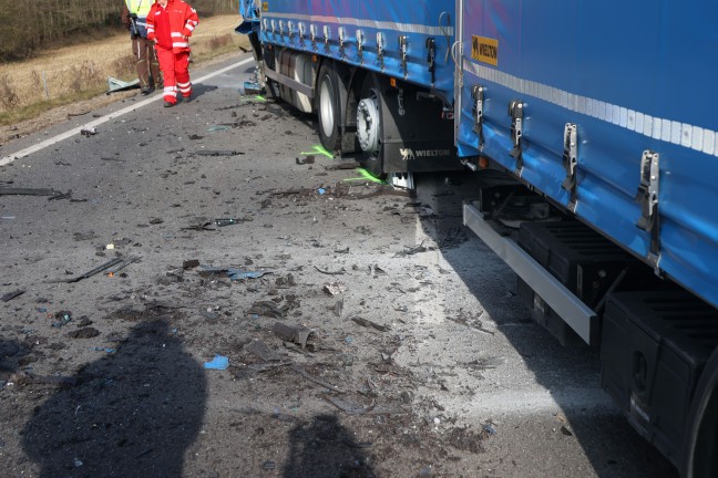 Tdlicher Frontalcrash: Autolenker auf Steyrer Strae bei Kronstorf tdlich verunglckt
