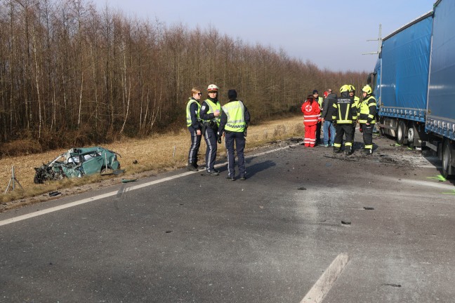 Tdlicher Frontalcrash: Autolenker auf Steyrer Strae bei Kronstorf tdlich verunglckt