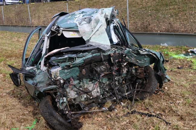 Tdlicher Frontalcrash: Autolenker auf Steyrer Strae bei Kronstorf tdlich verunglckt