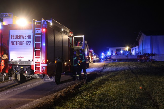Drei Feuerwehren bei Rckbrand einer Heizungsanlage auf einem Bauernhof in Hrsching im Einsatz