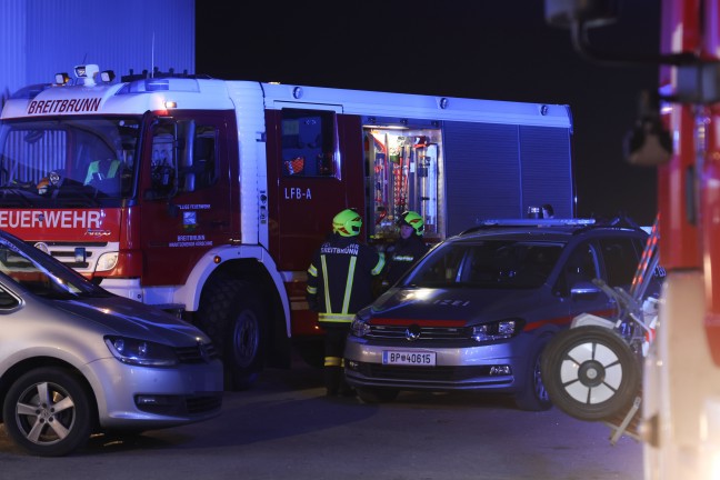 Drei Feuerwehren bei Rckbrand einer Heizungsanlage auf einem Bauernhof in Hrsching im Einsatz