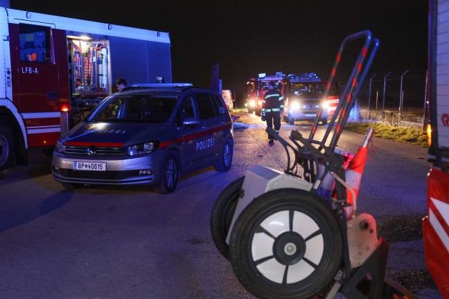 Drei Feuerwehren bei Rckbrand einer Heizungsanlage auf einem Bauernhof in Hrsching im Einsatz