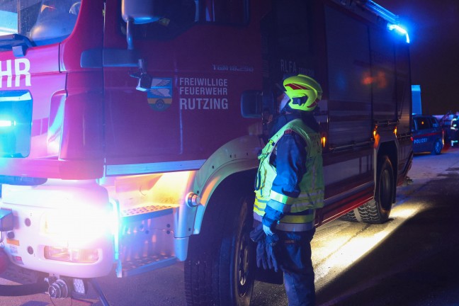 Drei Feuerwehren bei Rckbrand einer Heizungsanlage auf einem Bauernhof in Hrsching im Einsatz