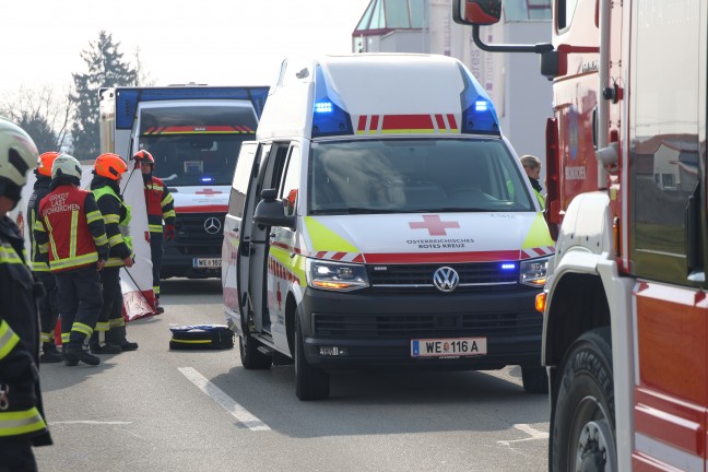 Reanimation: Autolenker nach medizinischem Notfall von Strae abgekommen und verunfallt