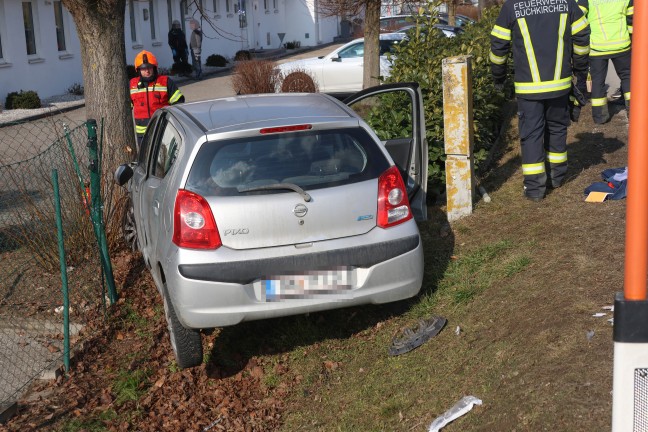 Reanimation: Autolenker nach medizinischem Notfall von Strae abgekommen und verunfallt