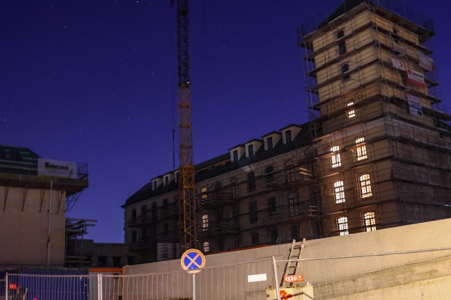 Absturz im Liftschacht: Zwei Arbeiter (29 und 51) auf einer Baustelle in Traun tdlich verletzt