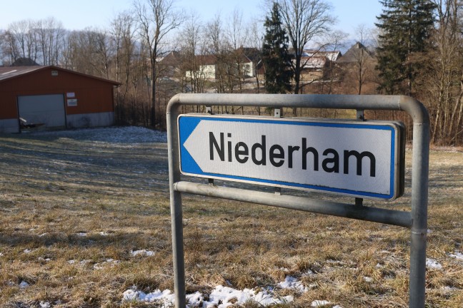 Schrfling am Attersee: Einsatzkrfte bei Personenrettung nach Forstunfall im Einsatz