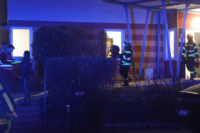 Sessel und Laptop: Brand in einer Wohnung in Leonding sorgte fr sptabendlichen Einsatz