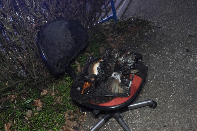 Sessel und Laptop: Brand in einer Wohnung in Leonding sorgte fr sptabendlichen Einsatz