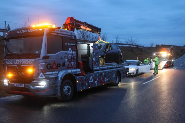 Verkehrsunfall mit zwei beteiligten PKW auf B1 Wiener Strae in Edt bei Lambach