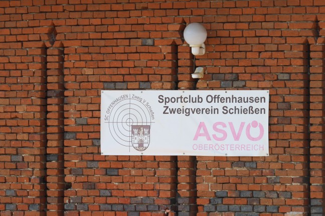 Schussunfall: 22-Jhriger bei Vorfall vor Sportclub in Offenhausen lebensbedrohlich verletzt
