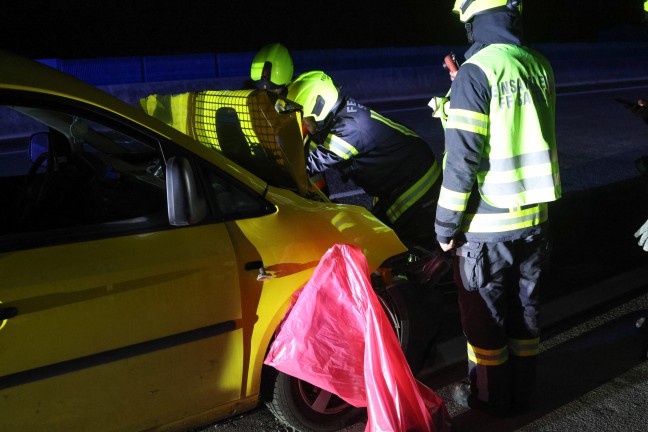 Auffahrunfall zwischen Kleintransporter und Klein-LKW auf Westautobahn bei Sipbachzell