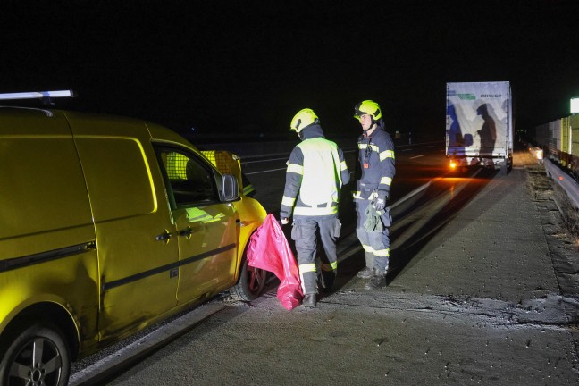 Auffahrunfall zwischen Kleintransporter und Klein-LKW auf Westautobahn bei Sipbachzell