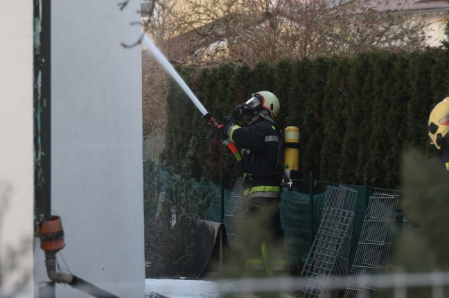Obergescho in Vollbrand: Grerer Brand in einem Einfamilienhaus in Wels-Schafwiesen