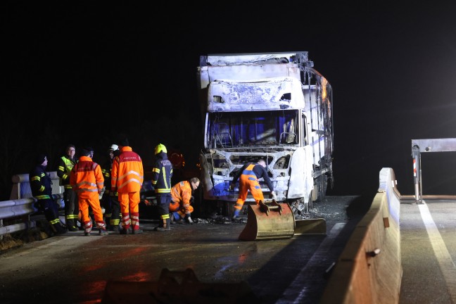 Katastrophe verhindert: LKW auf Innkreisautobahn bei Sattledt in Flammen aufgegangen