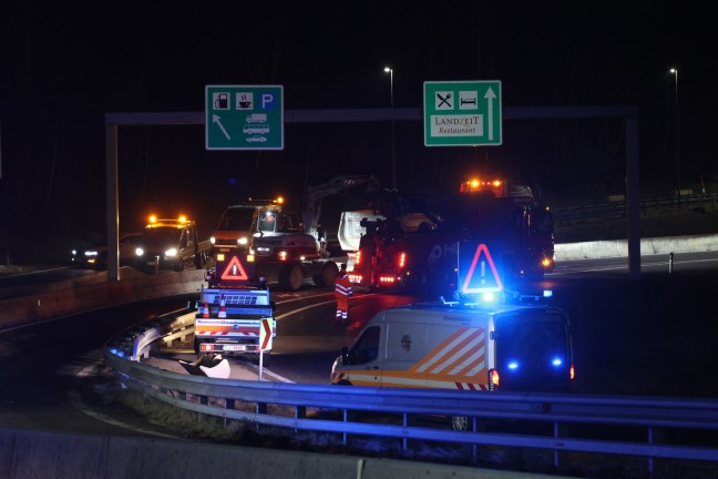 Katastrophe verhindert: LKW auf Innkreisautobahn bei Sattledt in Flammen aufgegangen