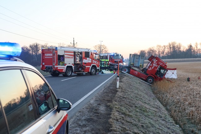 Tdlicher Verkehrsunfall: Autolenker (29) starb bei Kollision mit LKW in St. Florian
