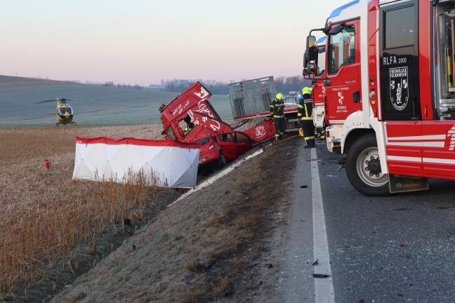 Tdlicher Verkehrsunfall: Autolenker (29) starb bei Kollision mit LKW in St. Florian