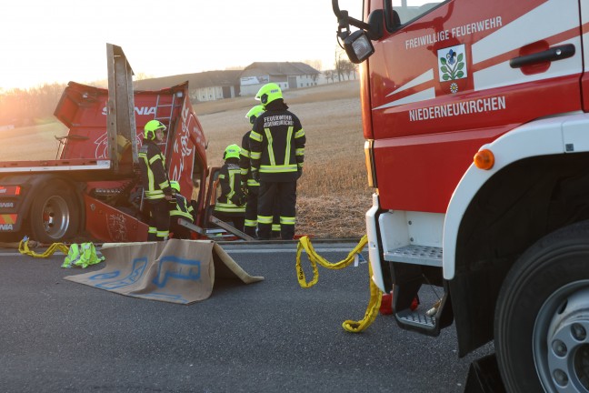 Tdlicher Verkehrsunfall: Autolenker (29) starb bei Kollision mit LKW in St. Florian