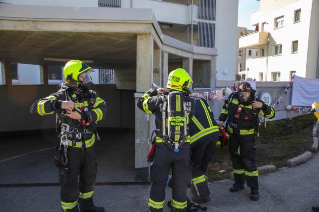 Vergiftungsalarm ausgelst: Feuerwehr in Tiefgarage einer Wohnanlage in Marchtrenk im Einsatz