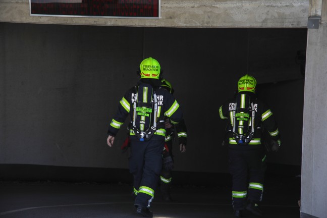 Vergiftungsalarm ausgelst: Feuerwehr in Tiefgarage einer Wohnanlage in Marchtrenk im Einsatz