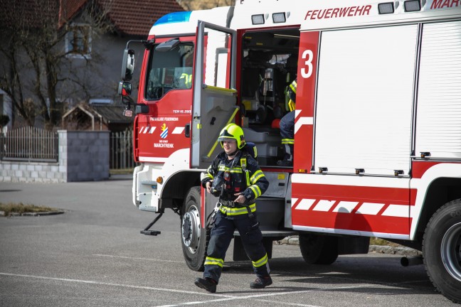 Chlorgasalarm: Einsatzkrfte der Feuerwehr im Freibad in Marchtrenk im Einsatz