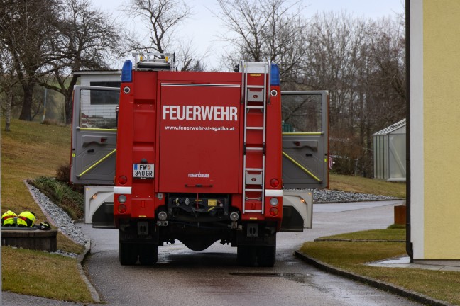 Zwei Feuerwehren bei Brand einer Selche in einem Gebude in St. Agatha im Einsatz
