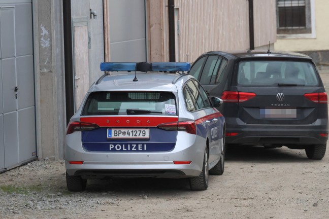 Sieben Feuerwehren bei Personenrettung nach Arbeitsunfall in Kallham im Einsatz