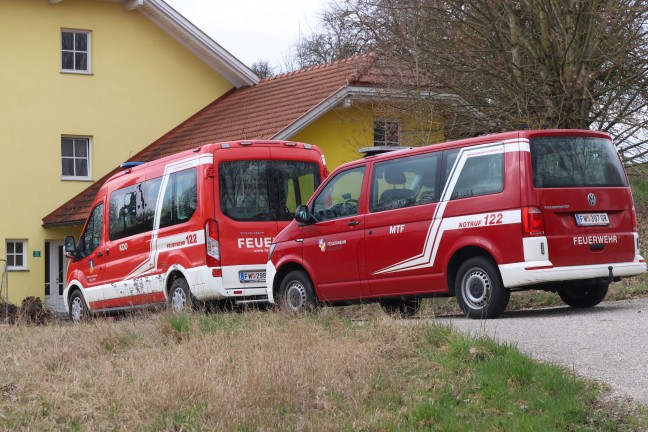 Sieben Feuerwehren bei Personenrettung nach Arbeitsunfall in Kallham im Einsatz