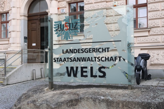 rztin beging Suizid: Sehr groes Medieninteresse bei Prozessauftakt um verschickte Hassnachrichten