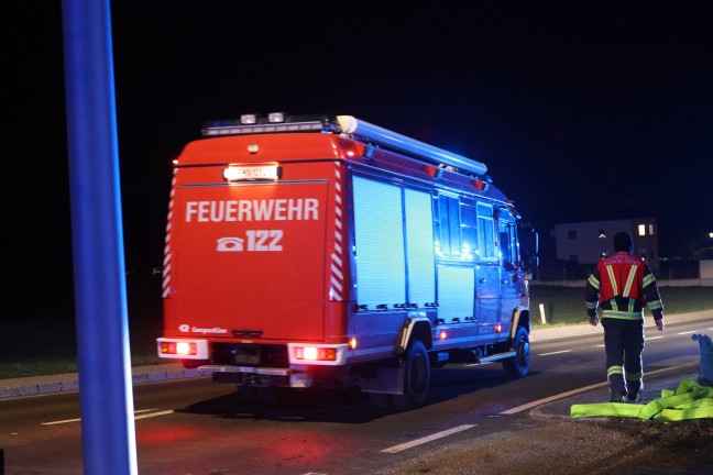 Fnf Feuerwehren bei Brand in einem leerstehenden Haus in Wilhering im Einsatz