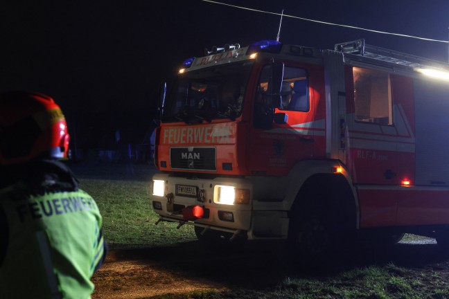 Fnf Feuerwehren bei Brand in einem leerstehenden Haus in Wilhering im Einsatz