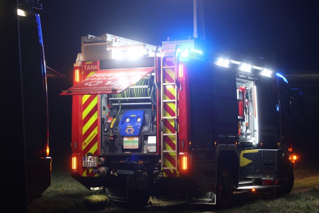 Fnf Feuerwehren bei Brand in einem leerstehenden Haus in Wilhering im Einsatz
