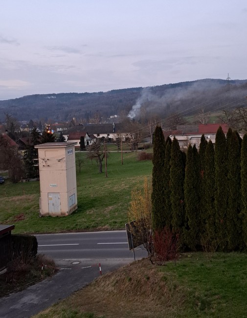 Fnf Feuerwehren bei Brand in einem leerstehenden Haus in Wilhering im Einsatz