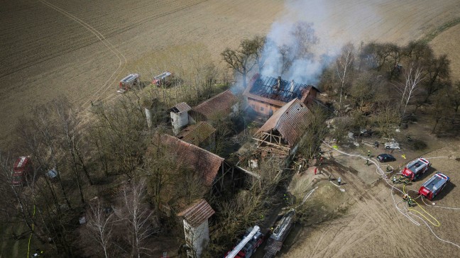 Alarmstufe 3: Groeinsatz fr 19 Feuerwehren bei Gebudebrand in Taufkirchen an der Pram