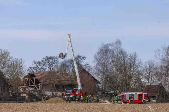 Alarmstufe 3: Groeinsatz fr 19 Feuerwehren bei Gebudebrand in Taufkirchen an der Pram