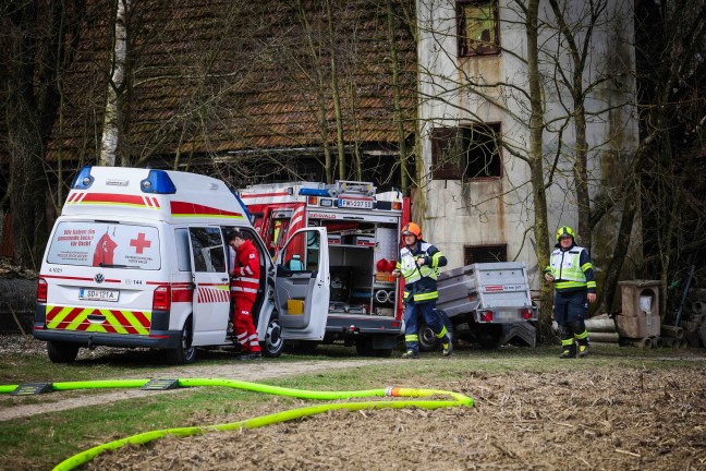 Alarmstufe 3: Groeinsatz fr 19 Feuerwehren bei Gebudebrand in Taufkirchen an der Pram