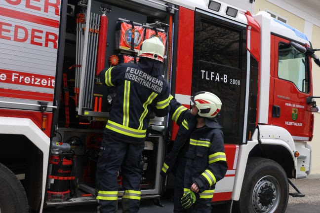 Personenrettung in Niederthalheim: Einsatzkrfte zu unter Hoflader eingeklemmten Person gerufen