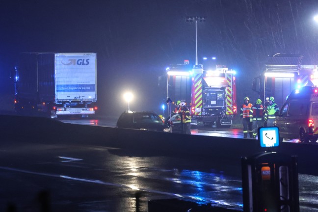 Unfall zwischen PKW und LKW auf der Pyhrnautobahn bei Wartberg an der Krems